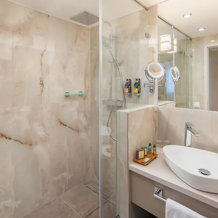 Lotus Therme & Hotel 5*