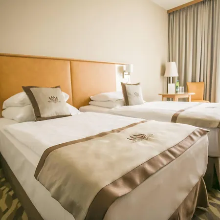 Lotus Therme & 5* Heviz